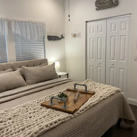 Adorable Cottage Next To Rainbow River & Blue Run!
