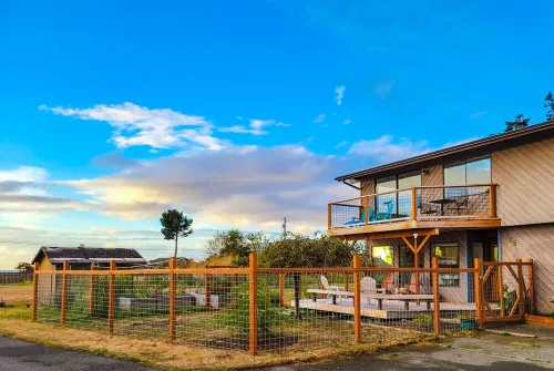 Whidbey Beachfront I Hot Tub I Dogs OK Hotels in Greenbank