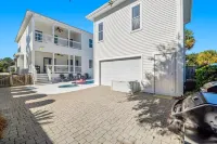 Private Pool + Hot Tub - Golf Cart - Block to Beach - Beach Chair Service