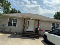 Cozy house close to the Branson strip and all golfing courses! kids friendly. Hotels in Branson Theatre District