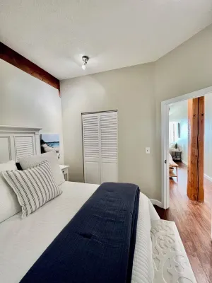 Relax in This Beautiful Condo on Lake Charlevoix! - 수영장