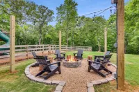 Wow!! Family Friendly Getaway:Hot Tub, Fire Pit, Nature, Wine & Weddings Hotel a Lumpkin County