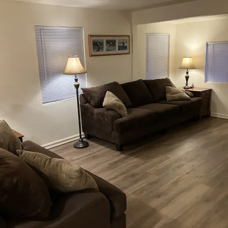 Home in Springfield with large yard and driveway Отели в г. Спрингфилд