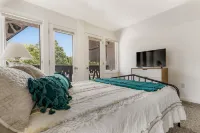 2-Bdr Main St. Loft, Pet Friendly!! Hotels near St Lorenz Lutheran Church