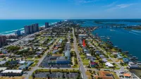 The Shore House! 1 Block to Beach and Dining Hotels in Port Orange