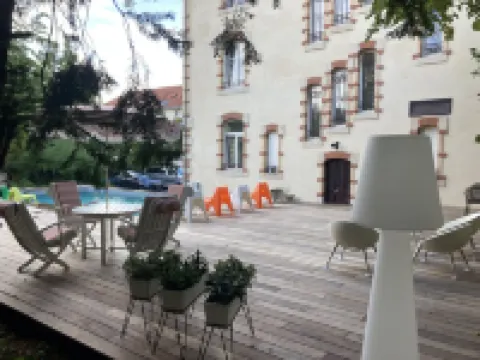 Magnificent apartment in the heart of Villa Médreville with garden and parking space