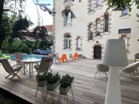 Magnificent apartment in the heart of Villa Médreville with garden and parking space