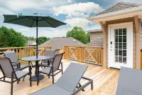 2 Bed/2 Bath with LR, DR, Kitchen, Laundry & Deck. Parties Are Not Allowed.