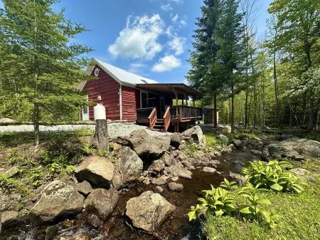 Little Red Cabin by the Brook- 5m to Waterfall