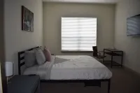 Walk to NRG | Drive to Med Center, 2 Bed/2Bath w/Courtyard View - King Beds