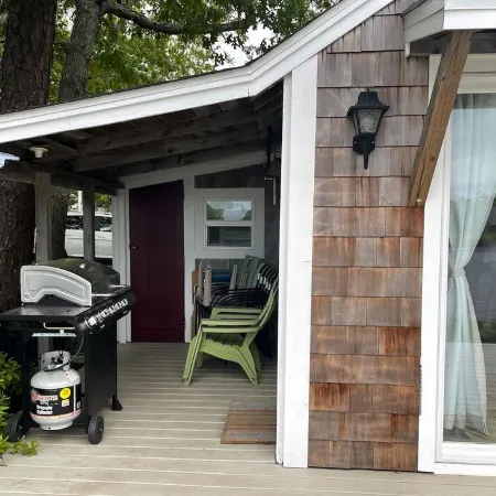 Peaceful Cozy Water Front Cottage. Step back in time and ENJOY