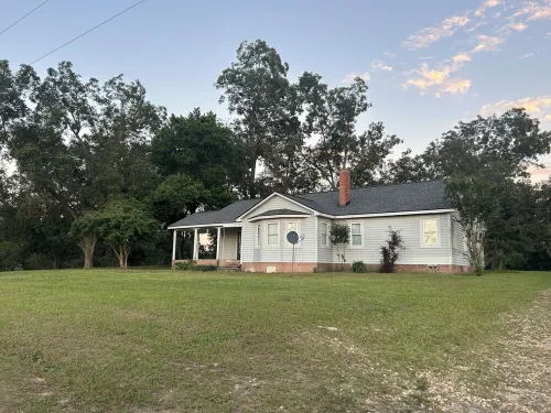 Quiet and spacious home nestled in a pecan orchard and surrounded by farm land