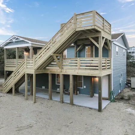 Outer Banks Haven: Pet-Friendly, Walk-to-Beach, EV Charging, Updated Kitchen
