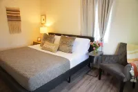 *NEW CONSTRUCTION* Sun Splashed 2b King bed w/pool by LAX, beaches, Disneyland.