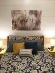 Beautiful Decorated Apartment located in the heart of Downtown Bardstown, KY