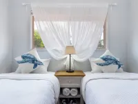 Lovely Waterfront Beach House, Pet-Friendly Hotels in Buddina