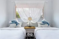 Lovely Waterfront Beach House, Pet-Friendly Hotels in Buddina