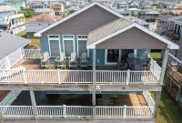 Ocean Views with a 1 minute walk to beach access! Linens & Bath Towels included!