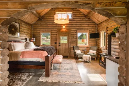 Romantic Log Cabin in Paradise Valley, Montana