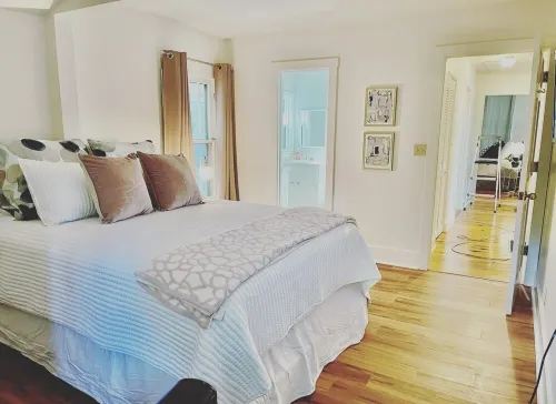 The "Little House on the Hill"- Near Downtown Fayetteville and the U of A