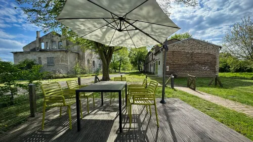 Semi-detached house on the lake with small garden surrounded by nature Hotels in Pawesin