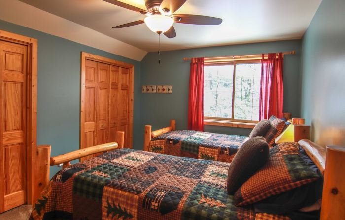 Spacious Crystal Mountain Resort Cabin w/ Game Rm! Minutes to Ski/Golf/Spa/Pool!