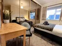 Beautiful Semi-detached House, Spacious for Family and Business.