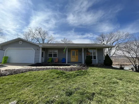 Lakefront, Private Dock on Cove Near HaHa Tonka, Ballparks National Park, Kayaks