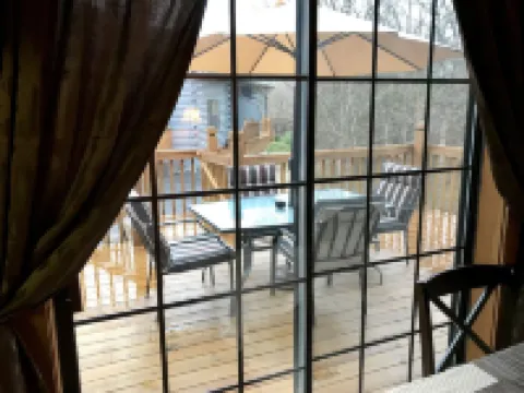 Barnes Backwoods Retreat~Close to Branson Fun and Area Lakes~Pet Friendly