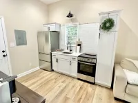 Cozy 1-bedroom Tiny House with WiFi, AC in beautiful Somerset 서머셋 호텔