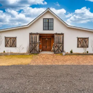 Luxury Barnhouse with 🔥HEATED🔥 Pool