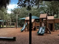 3 Br New Renovation! Resort Privileges (pool, etc), very close to Ocean