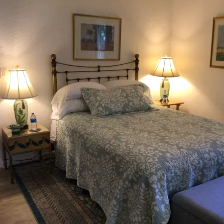 Cosy Home with Heated Pool