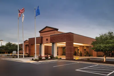 DoubleTree by Hilton Hotel Milwaukee - Brookfield Hotels in Брукфилд