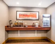 Comfort Inn & Suites Brattleboro I-91 - breakfast