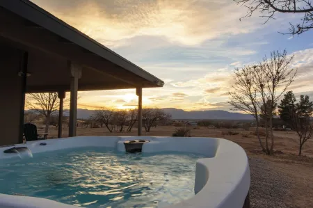 Pool, Sauna, Hot Tub, King Size Bed, BBQ, Easy Access to Sedona @Dark Sky Ranch!