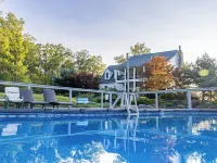 NEW Spectacular Views & Private space on a Scenic Mountain 40ft Salt Water Pool Hotels in Esopus