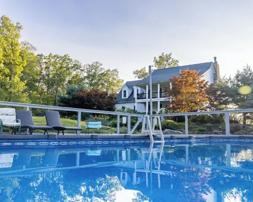 NEW Spectacular Views & Private space on a Scenic Mountain 40ft Salt Water Pool Hotels in Esopus