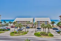 Luxury 7 BR Across Beach. Pool,Gulf Views,Pool Table,Ping Pong, Golf Cart Rental - Private Pools