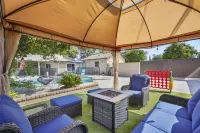 Pool - Game Room - FirePit - Free Parking - Sleeps 12 - Riverside Summer Getaway - บังกะโล