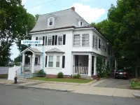 Historic house renovated for modern convenience - Bungalow