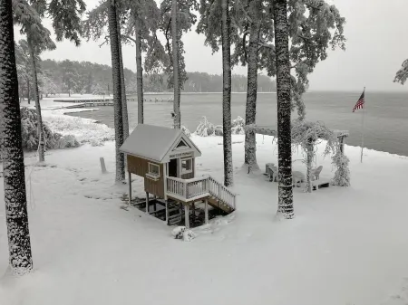 Family and Pet-Friendly, Waterfront with Pier