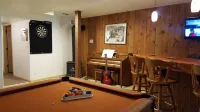 Spacious, 3BR/3Ba, A/C, EV charger, game room, pool table, 2 miles from Yosemite