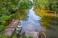 Riverfront stone cottagePrivate dock & boatsPersonal spaprivate resort