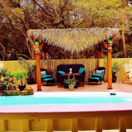 TIKI POOL & SPA, GOLF CART, KAYAK, WATERFALL, FIREPIT EXCELLENT LIGHTHOUSE VIEWS