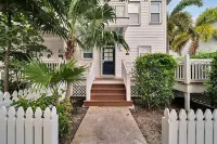 Professionally Decorated - Large Boat Slip - This Villa Is A Must Stay !!