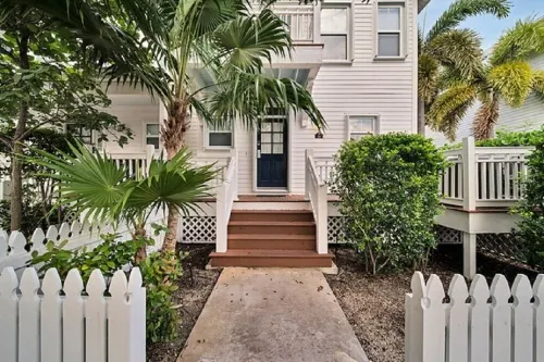 Professionally Decorated - Large Boat Slip - This Villa Is A Must Stay !!