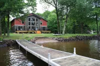Paradise Shores & Fish Galore ~Your Own Private Beach & Dock!