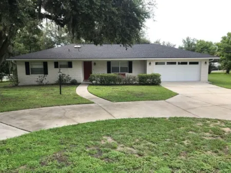 3/ 2 kid friendly home, only minutes to Legoland.