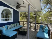 LAKE HAUS- Lake front home! Direct access to Canyon Lake.
